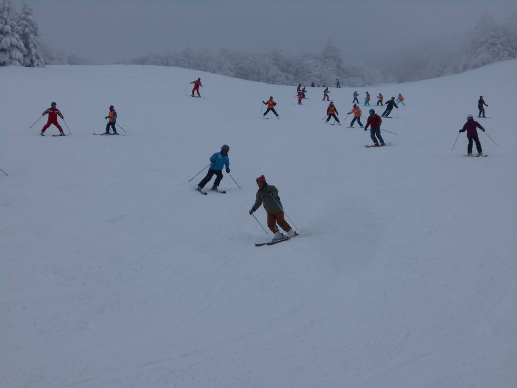 今朝はー8度と寒い朝 一昨日は横倉の壁氷結で危険な為進入禁止 蔵王温泉スキー場河童のスキー