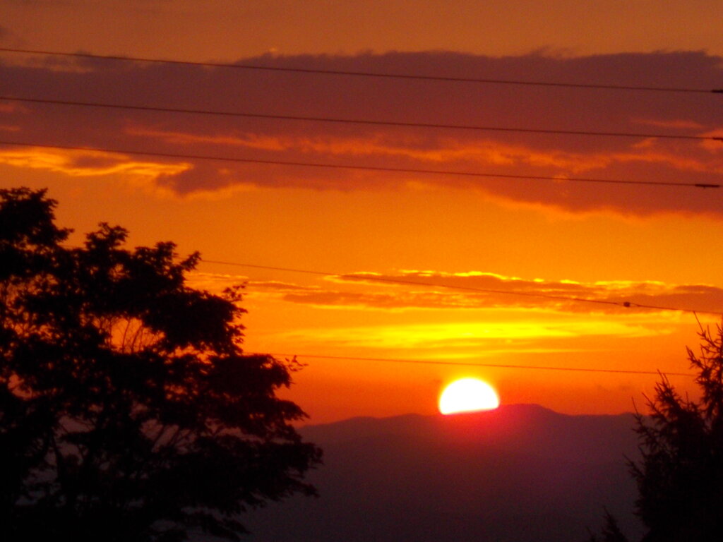 龍山が紅葉しました 昨日の夕焼け綺麗でした 蔵王温泉スキー場河童のスキー