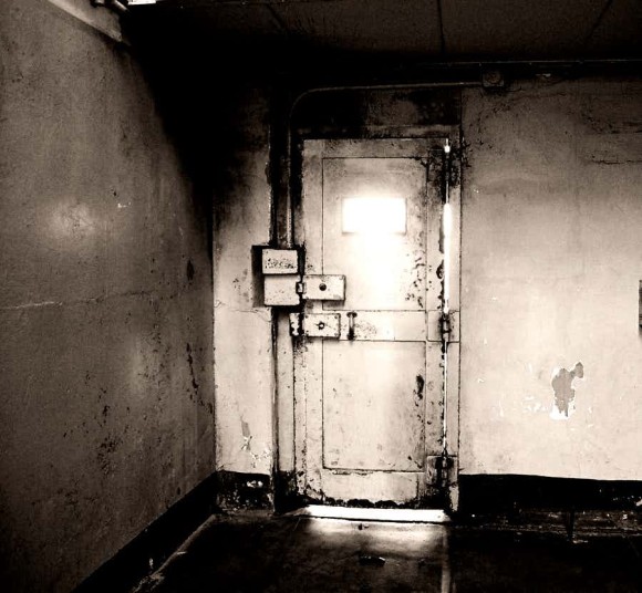 脱獄不可能と言われた監獄島 アルカトラズ島の刑務所で撮影された写真 カラパイア