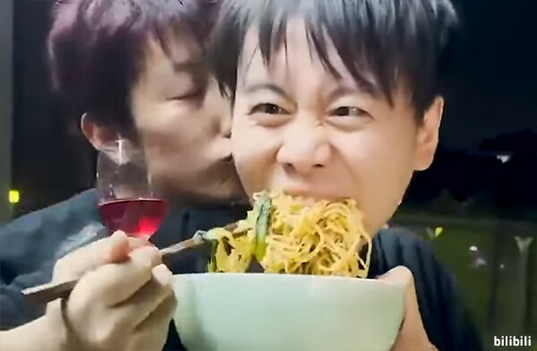 逆に寄せてみた。AI生成動画の奇妙な動きを真似する人々