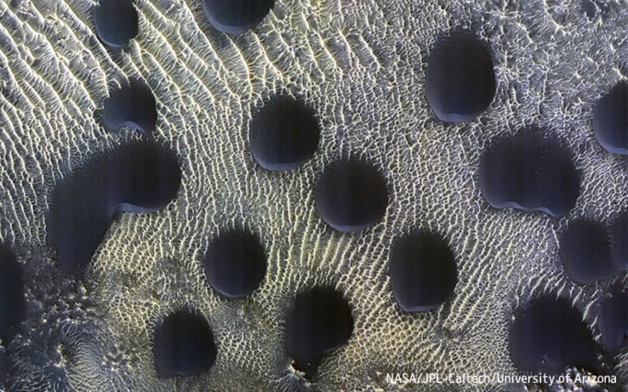 火星に奇妙な円形の砂丘