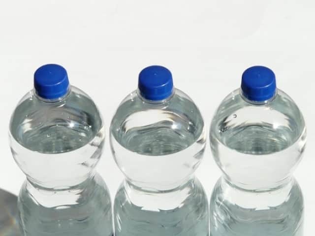ペットボトルの水にはなぜ賞味期限があるのか 賞味期限を過ぎても飲めるのか カラパイア