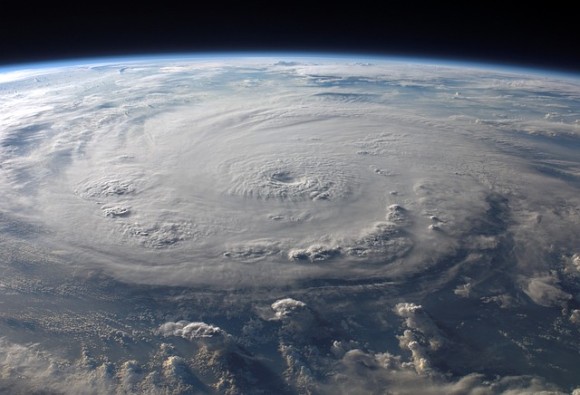 嵐が海底に地震を引き起こす「ストームクエイク」の存在が確認される（米研究）
