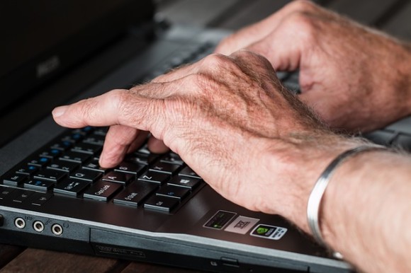 hands-545394_640_e