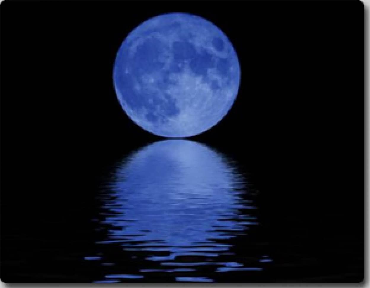 お空がみんなに大盤振る舞い 元旦早朝 ブルームーン と部分月食が見られるよ カラパイア