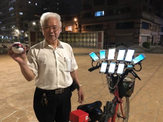 スマホの数は11台 自転車に装着し ポケモンゲットに全力投球な70歳のおじいちゃん 台湾 カラパイア スマホの数は11台 自転車に装着し ポケモンゲットに全力投球な70歳のおじいちゃん 台湾 カラパイア