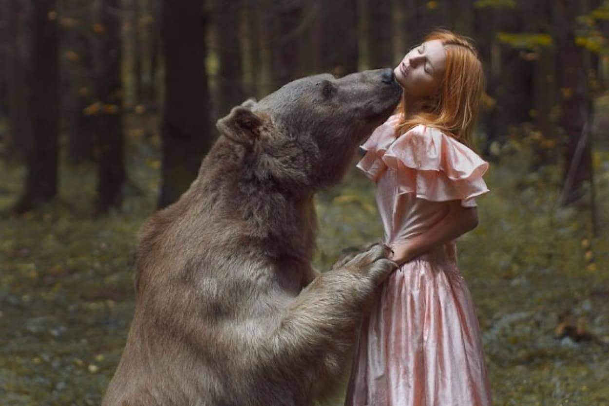 究極のリアリティーを演出する為 本物の動物を使用して撮影された ロシア 神秘の森の美少女 ポートレート カラパイア