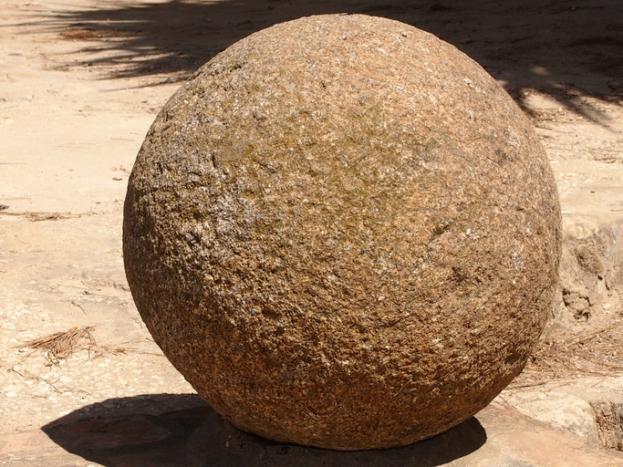 呪われた石。古代ローマ時代の投石器の石がイスラエルに返還される