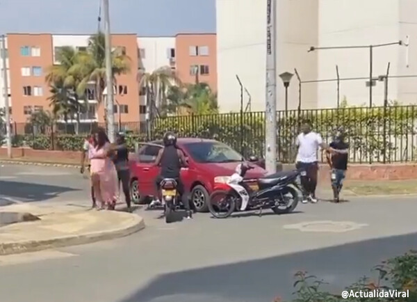 武装集団に車から引きずり出されるところから始まる史上最恐のサプライズ・プロポーズ