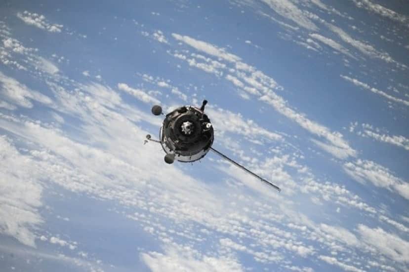 satellite-1030782_640_e