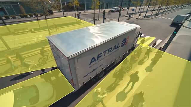 誰もいないように見えるけど トラックの死角の恐ろしさ カラパイア 誰もいないように見えるけど トラックの死角の恐ろしさ カラパイア