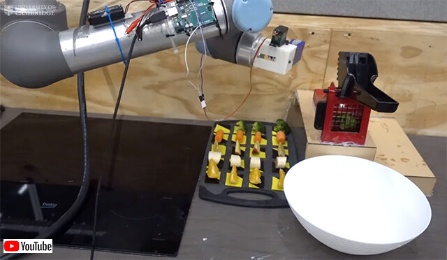 料理動画を見てレシピを学び料理を再現するロボットを開発