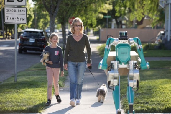 ロボットが自動運転車でやってきて、玄関先まで荷物を運んでくれるという未来がもうすぐ実現！（米フォード社）