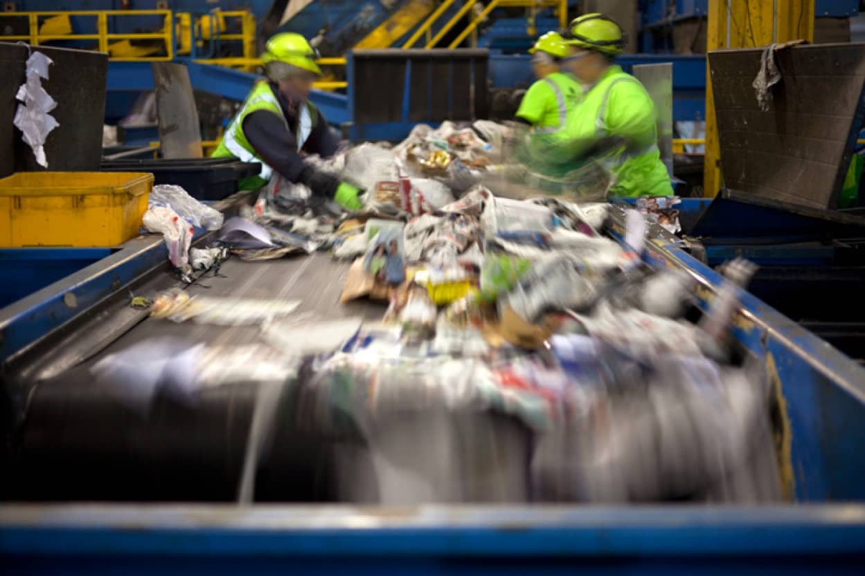 AIカメラでプラスチックごみを識別する技術