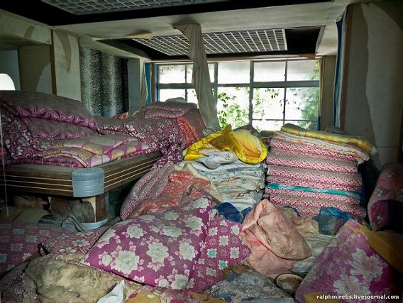 an_abandoned_hotel_in_japan_640_09