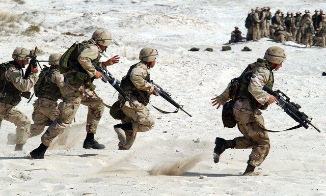 soldiers-gca412697e_640