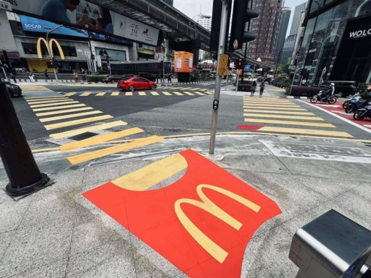 フライドポテトの横断歩道