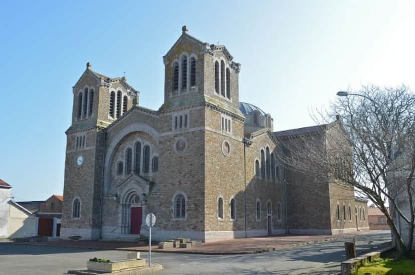 1024px-Paimboeuf_-_Eglise_Saint-Louis_(1)_e