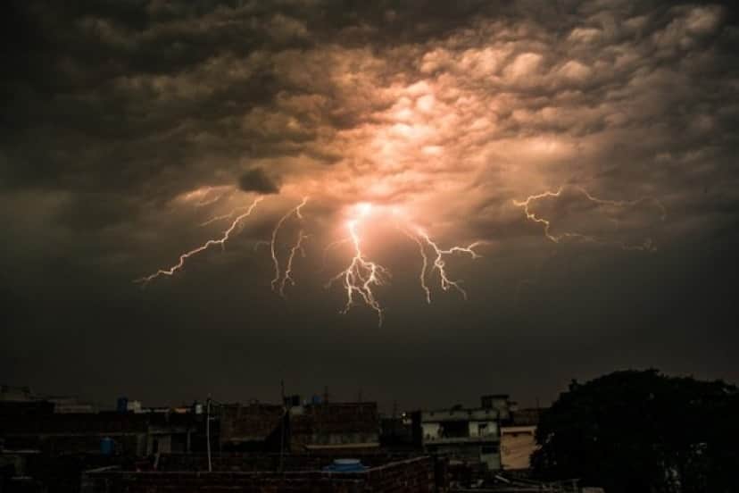 lightning-2416659_640_e