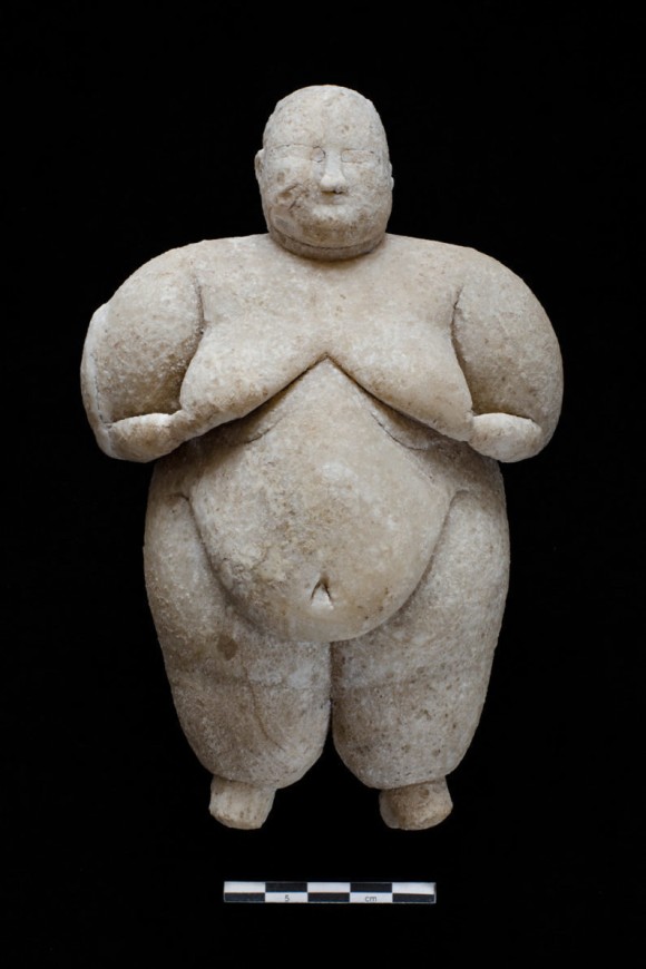 豊満なボディは魅力の象徴 トルコで発見された約8000年前の女神像の姿 カラパイア