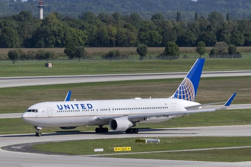 united-airlines-gdad2cbd21_640