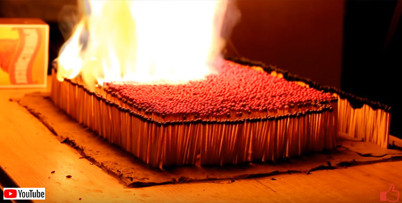 文字通りの大炎上。6000本のマッチでドミノ的火の連鎖を作り上げた炎上動画