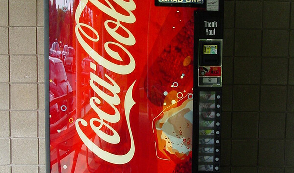どれにするか決められない？カナダには「神に身をゆだねる」のボタンが付いた自動販売機がある