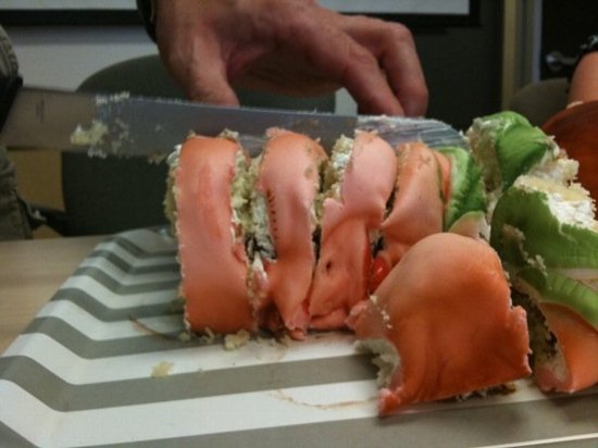 リアルすぎる赤さんケーキ 切ってみた カラパイア