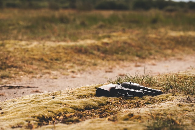 幽霊に撃たれた？銃で撃たれたことに全く気が付かなかった男性の謎