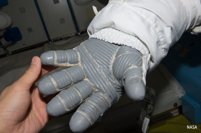 NASAの宇宙服技術を使った「更年期障害」の症状を軽減させる衣類