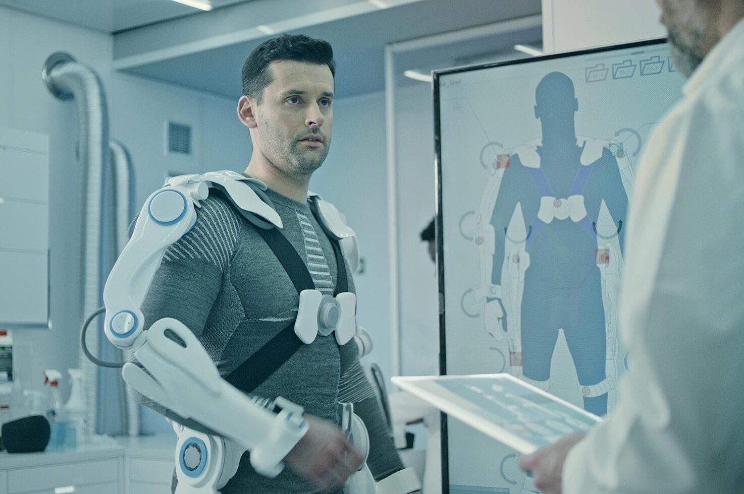 AIと外骨格の連携でロボットスーツの性能が飛躍的にアップ、超人化がはかどる