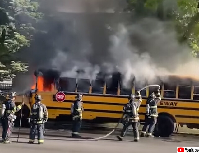 炎上寸前のスクールバスから37人の生徒の命を救った妊婦の運転手