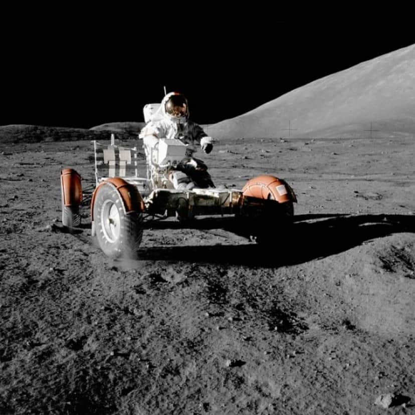 moon-vehicle-67521_640_e