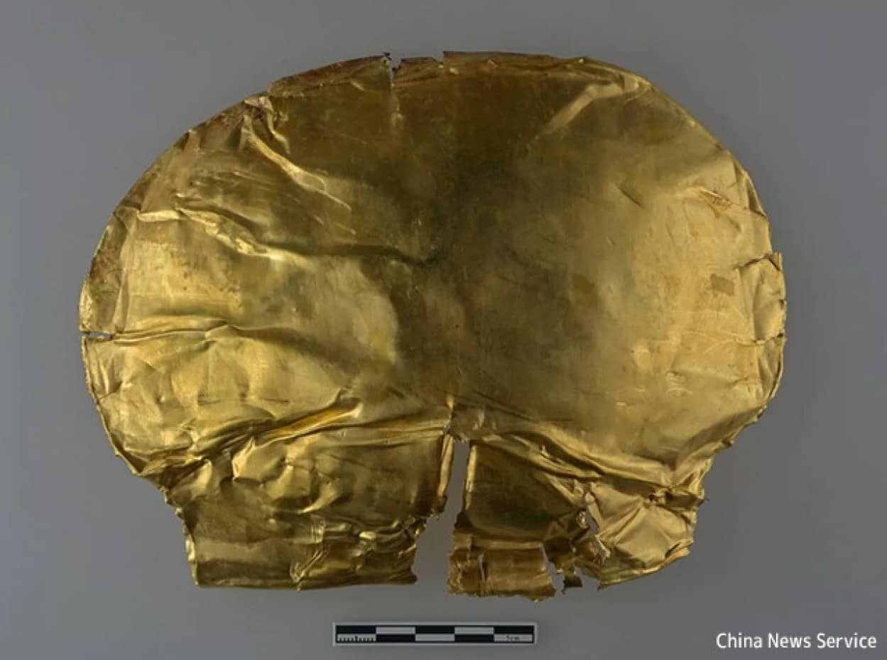 殷王朝時代の黄金の仮面を発見