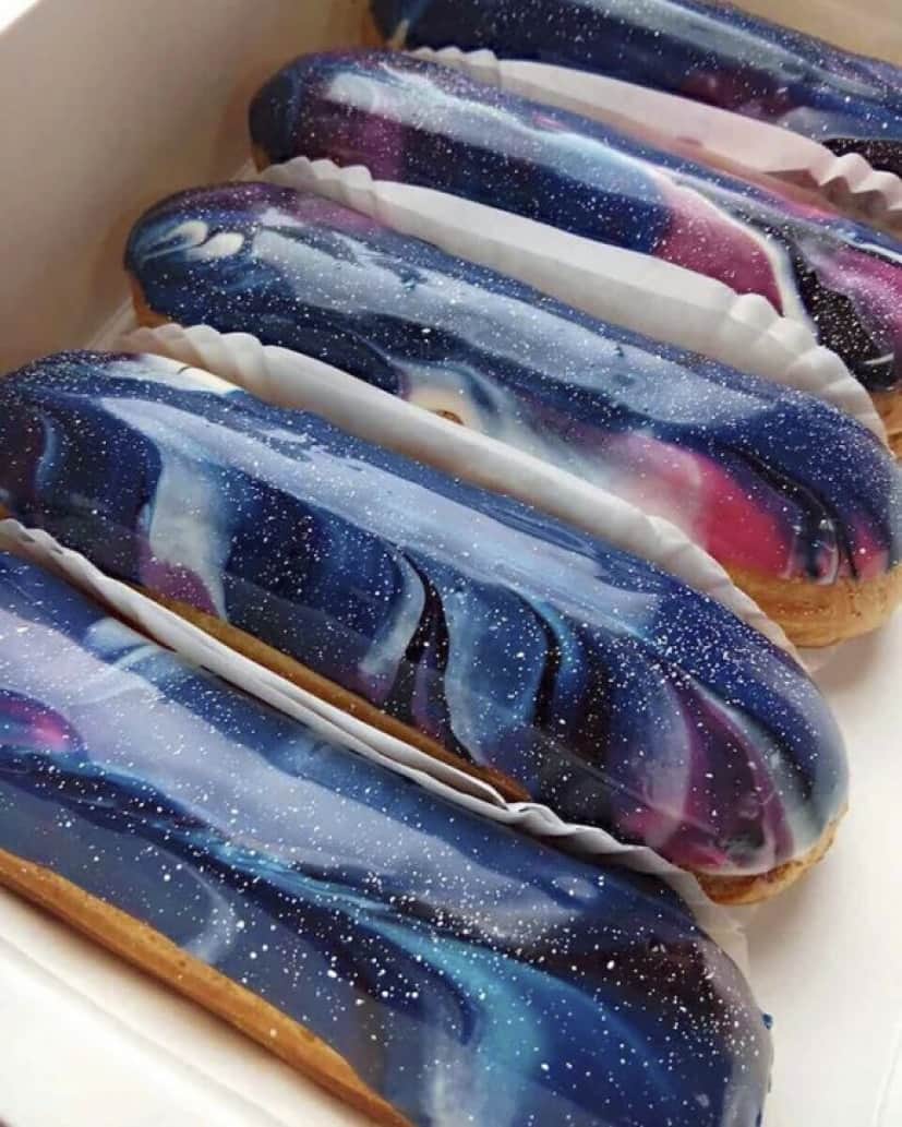 そしてお菓子は宇宙へ ギャラクシーなきらめきをまとったウクライナ発の 銀河系エクレア カラパイア そしてお菓子は宇宙へ ギャラクシーなきらめきをまとったウクライナ発の 銀河系エクレア カラパイア