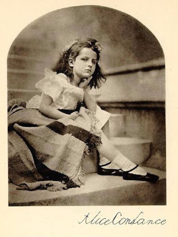 不思議の国のアリスの作家 ルイス キャロルが撮影した少女たちの写真 カラパイア