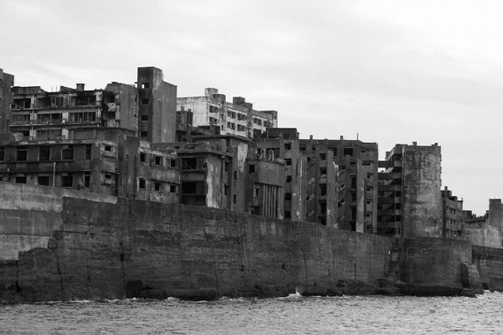 haunting_black_and_white_photos_of_japans_ghos_24