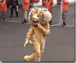 上野動物園でトラが逃げた 猛獣脱走シミュレーション訓練の様子 カラパイア 上野動物園でトラが逃げた 猛獣脱走シミュレーション訓練の様子 カラパイア