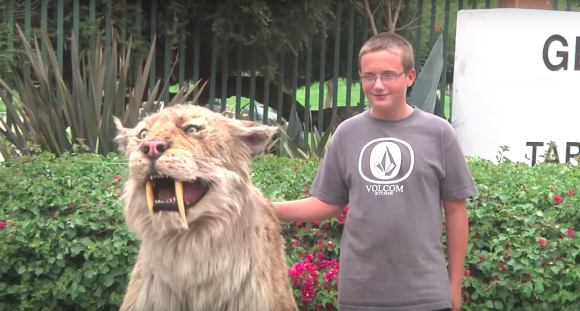 どでかい猫散歩させてるなって えっ もしも絶滅した巨大ネコ科を散歩をさせてるところに遭遇したら人々はどんな反応をする というどっきり カラパイア どでかい猫散歩させてるなって えっ もしも絶滅した巨大ネコ科を散歩をさせてるところに遭遇したら人々はどんな反応をする というどっきり カラパイア