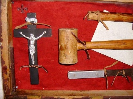 real_vintage_vampire_killing_kits_640_10_e0