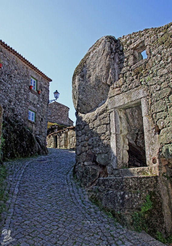 a_beautiful_village_on_the_rocks_640_high_03
