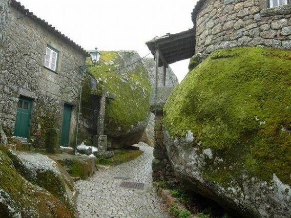 進撃の巨人 どんとこい 巨石に守られた中世要塞の村 ポルトガル モンサント カラパイア 進撃の巨人 どんとこい 巨石に守られた中世要塞の村 ポルトガル モンサント カラパイア