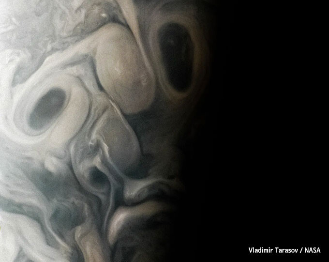 木星がハロウィン仕様に？NASAの探査機が木星で不気味な「顔」をキャッチ