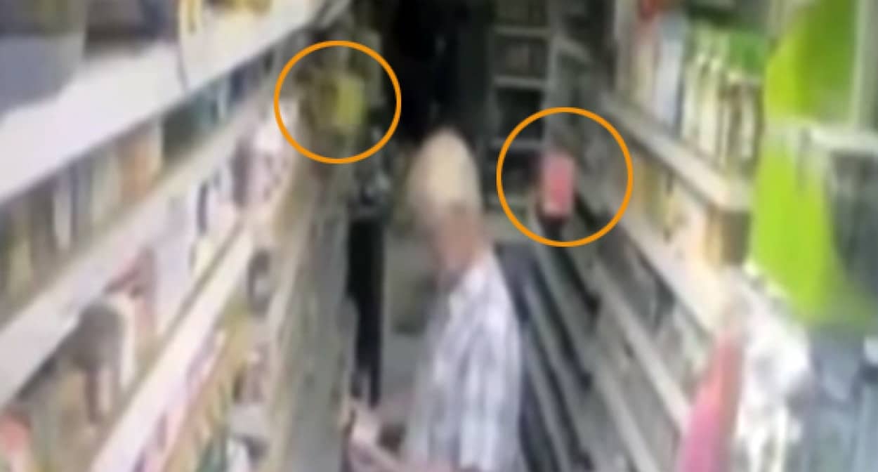 紅茶の精霊 新手の商法 スーパーマーケットで宙に浮くティーバッグの箱 英国 カラパイア