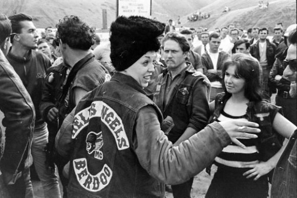 アメリカのモーターサイクルギャング ヘルズ エンジェルス に所属した女性たちの写真をカラー化 1960年代 70年代 カラパイア