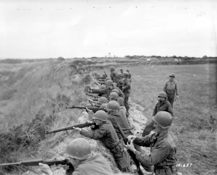 an American unit leans against a slope_e