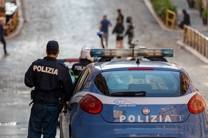 イタリアで103歳の女性が無免許運転で逮捕されるという仰天ニュース