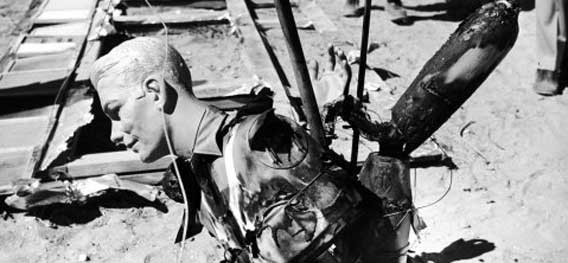 ネバダの幽霊 1955年の米国原爆実験未公開写真 テストに使われたマネキンたち カラパイア