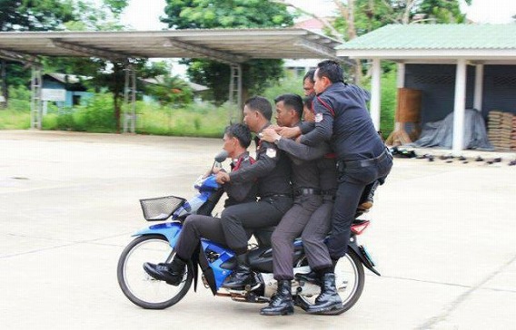 1331579750_the_unique_lives_of_cops_640_56