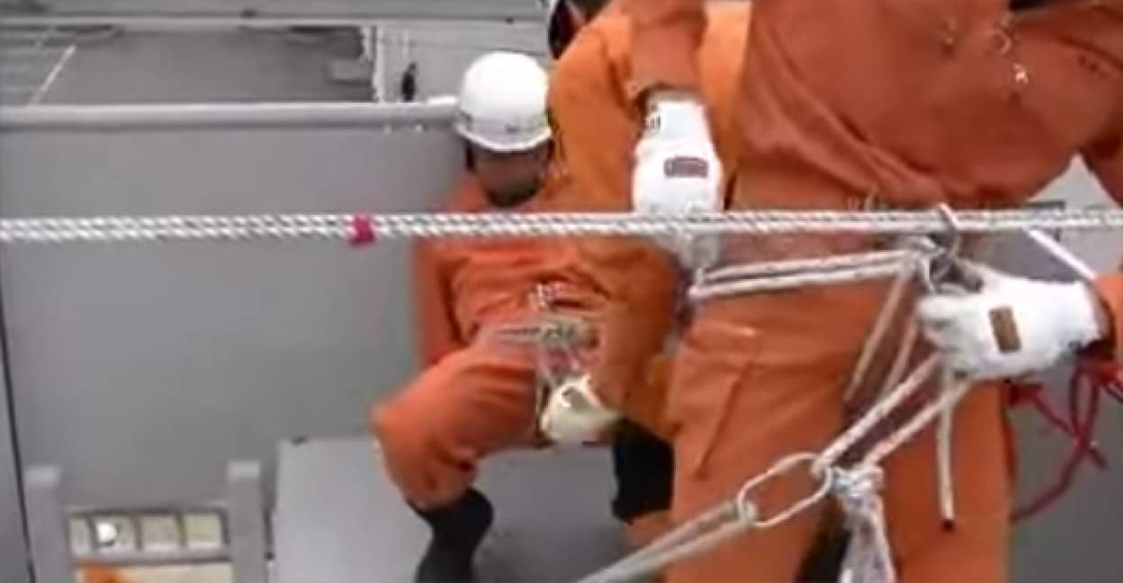 まさに縄師 日本の消防士のロープを使った救助訓練映像 カラパイア